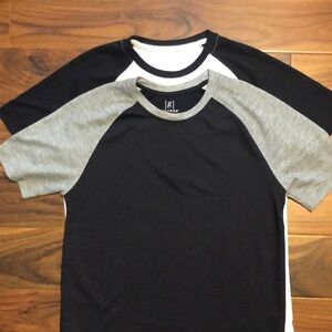 A set if 2 T-shirts.